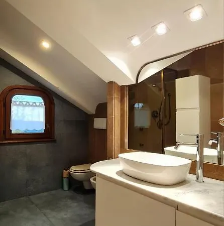Villa Villino Ca' Bianca, Vicino Ad Alba, Tre Da Letto, Sollevatori Aerei, Intera Proprieta *
