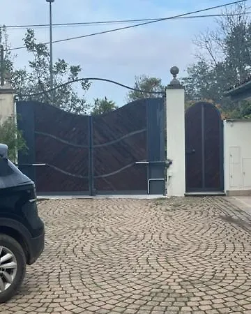 Villino Ca' Bianca, Vicino Ad Alba, Tre Da Letto, Sollevatori Aerei, Intera Proprieta * Monteu Roero