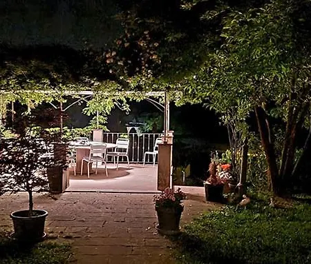 Villa Villino Ca' Bianca, Vicino Ad Alba, Tre Da Letto, Sollevatori Aerei, Intera Proprieta
