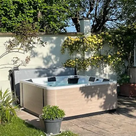 Villino Ca' Bianca, Vicino Ad Alba, Tre Da Letto, Sollevatori Aerei, Intera Proprieta Villa *
