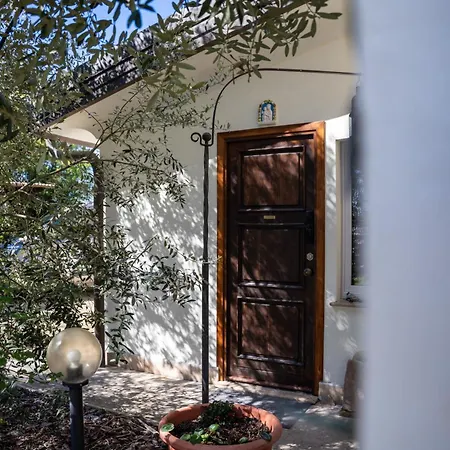 Villino Ca' Bianca, Vicino Ad Alba, Tre Da Letto, Sollevatori Aerei, Intera Proprietà Villa Monteu Roero