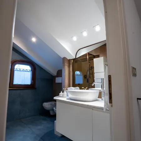 Villino Ca' Bianca, Vicino Ad Alba, Tre Da Letto, Sollevatori Aerei, Intera Proprietà Villa