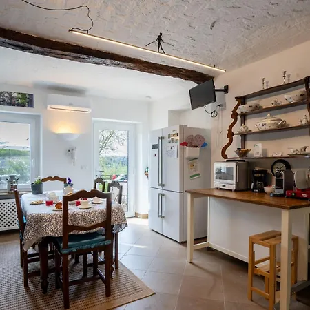 Villino Ca' Bianca, Vicino Ad Alba, Tre Da Letto, Sollevatori Aerei, Intera Proprietà Villa *